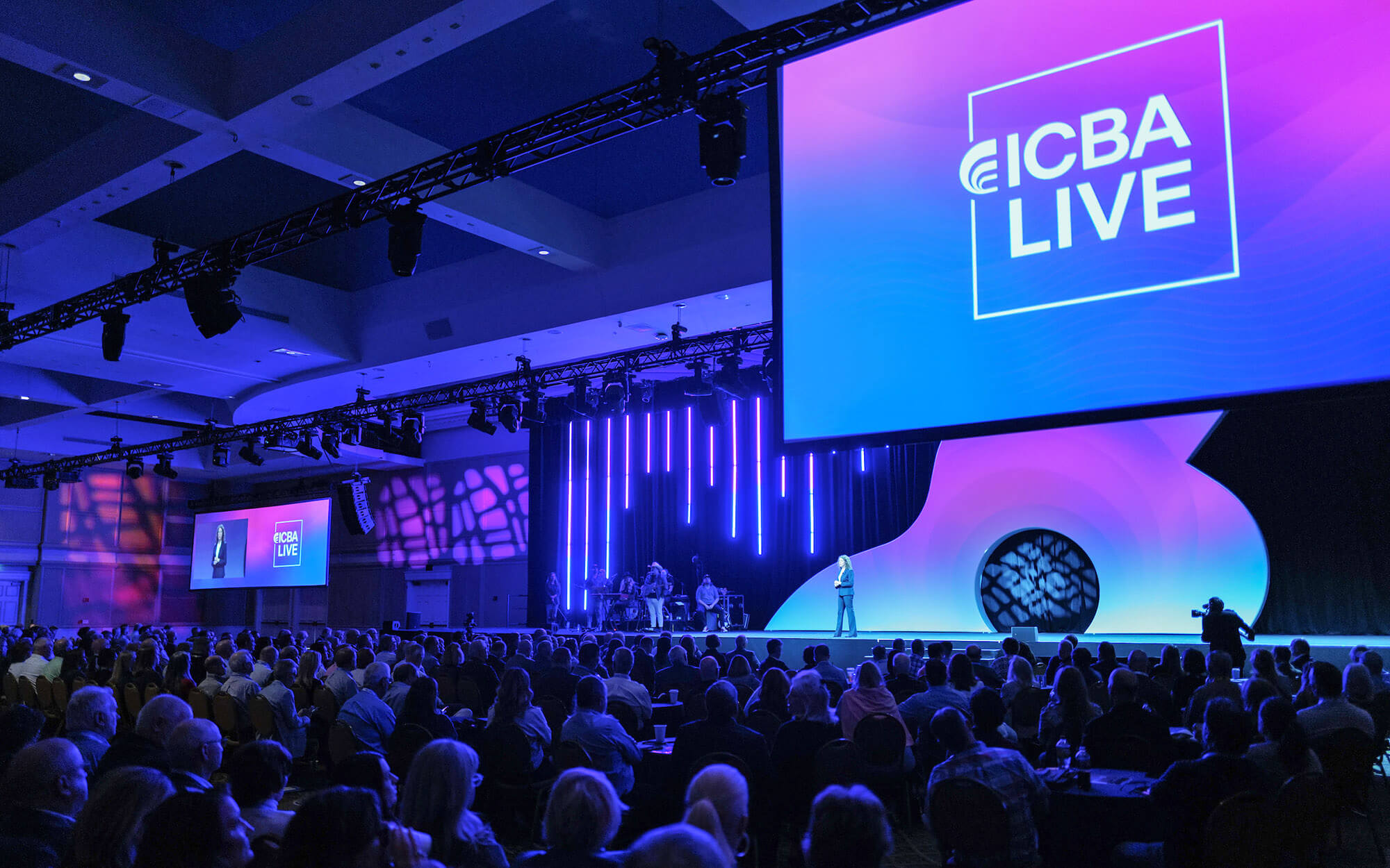 ICBA LIVE image crowd in presentation